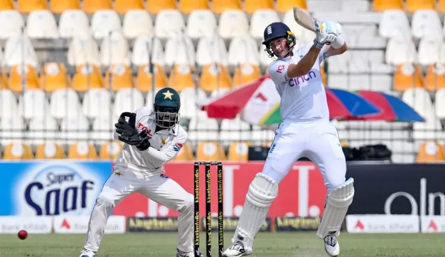 Record-Breaking Root Guides England to 232-2 in Response to Pakistan's 556